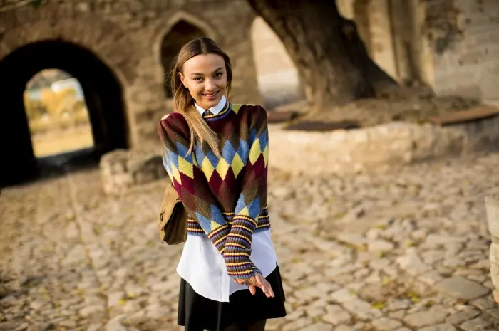 Simply Sophisticated Layering Atasan Ribbed-Knit dengan Longsleeve Lace Top