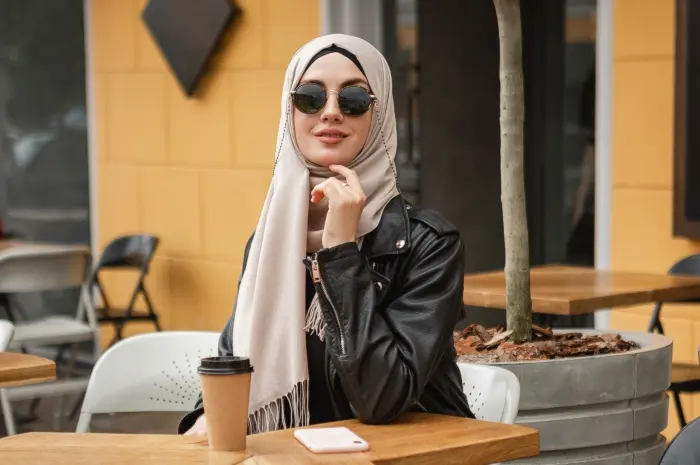 Tampil Modis di Kencan Pertama, 5 Model Hijab yang Harus Dihindari
