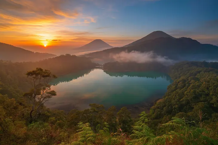 Telaga Warna - Telaga Ajaib Penuh Warna